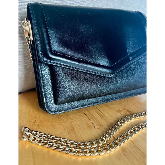 Aldo Black Crossbody bag with a gold chain purse strap - Picture 2 of 10